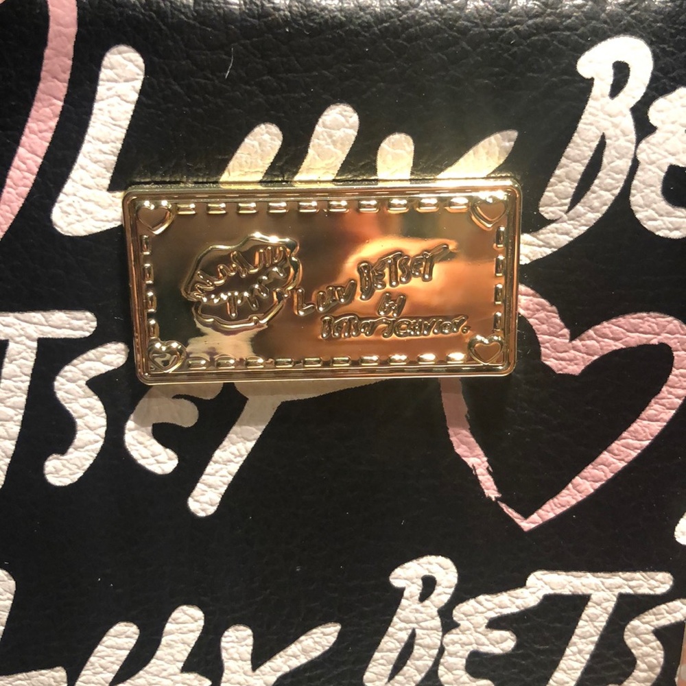 NWT Betsey Johnson Dome Satchel LBDARCY bag 💋💋💋 - Picture 3 of 6